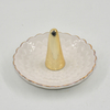 Chasis de flor estilo cono dorado Soporte de anillo de bandeja de joyería de cerámica