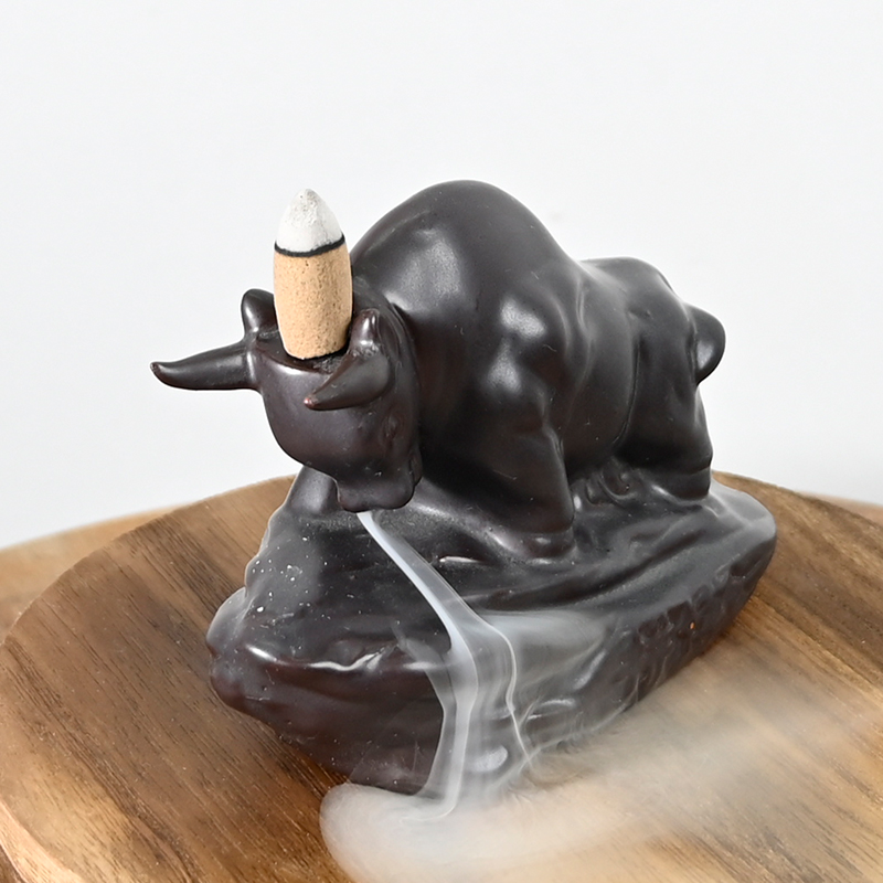 Estatua Estilo de vaca Design Ceramic Backflow Cascada Cascada Incienso Quemador